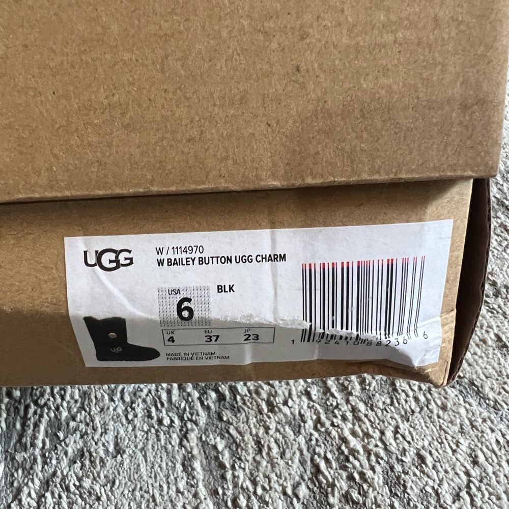 Ugg Australia Women's Bailey Button Ugg Charm Boot - image 8